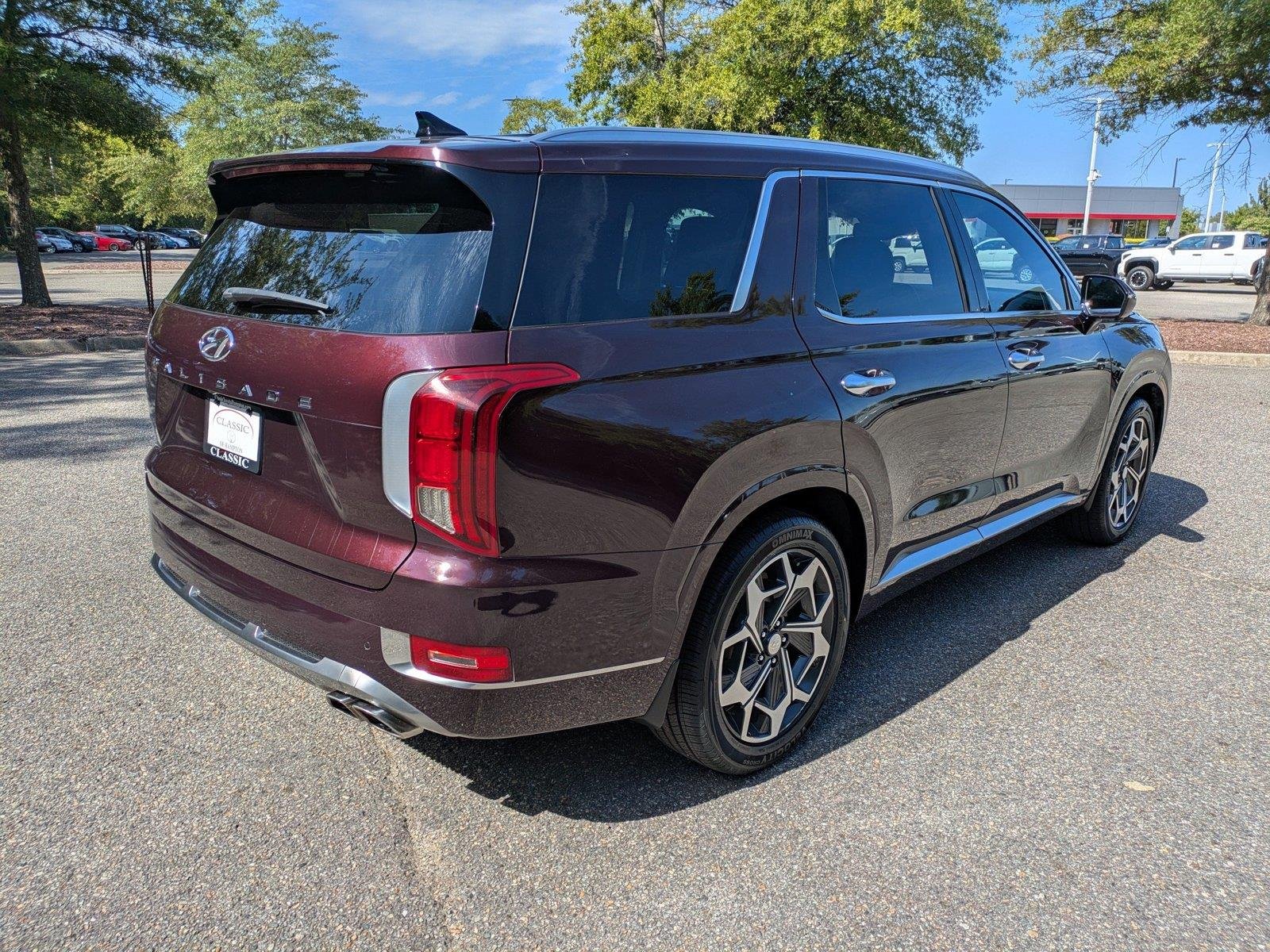 Used 2022 Sierra Burgundy Hyundai Calligraphy image 4