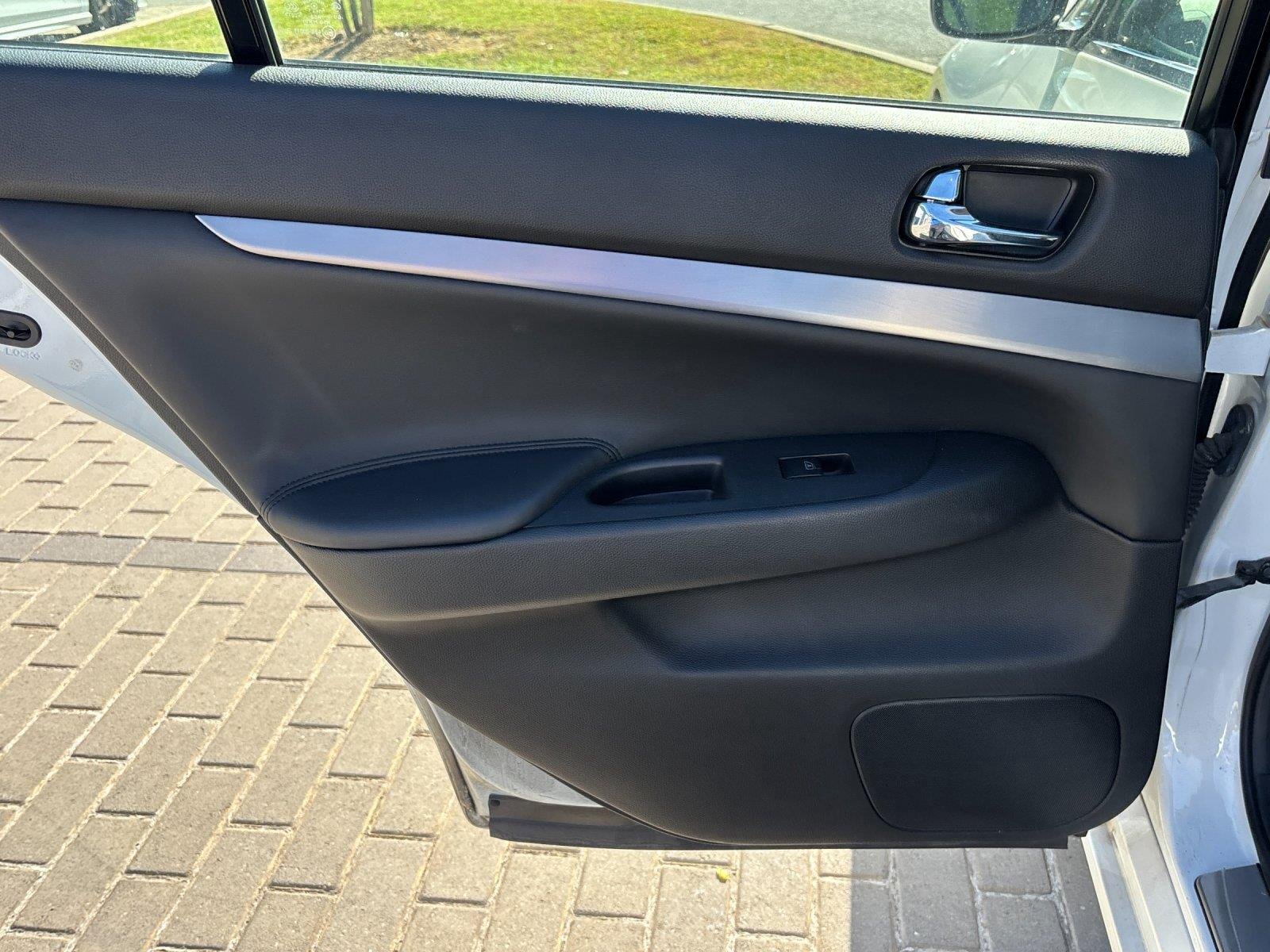 Used 2013 Moonlight White INFINITI Journey image 31