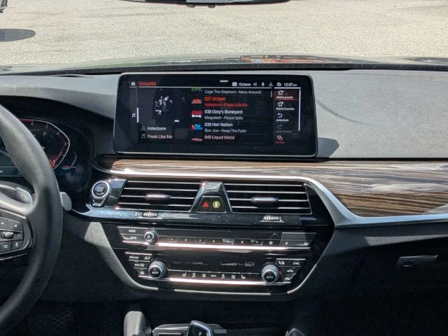 2022 BMW 5 Series 530i - Photo 16