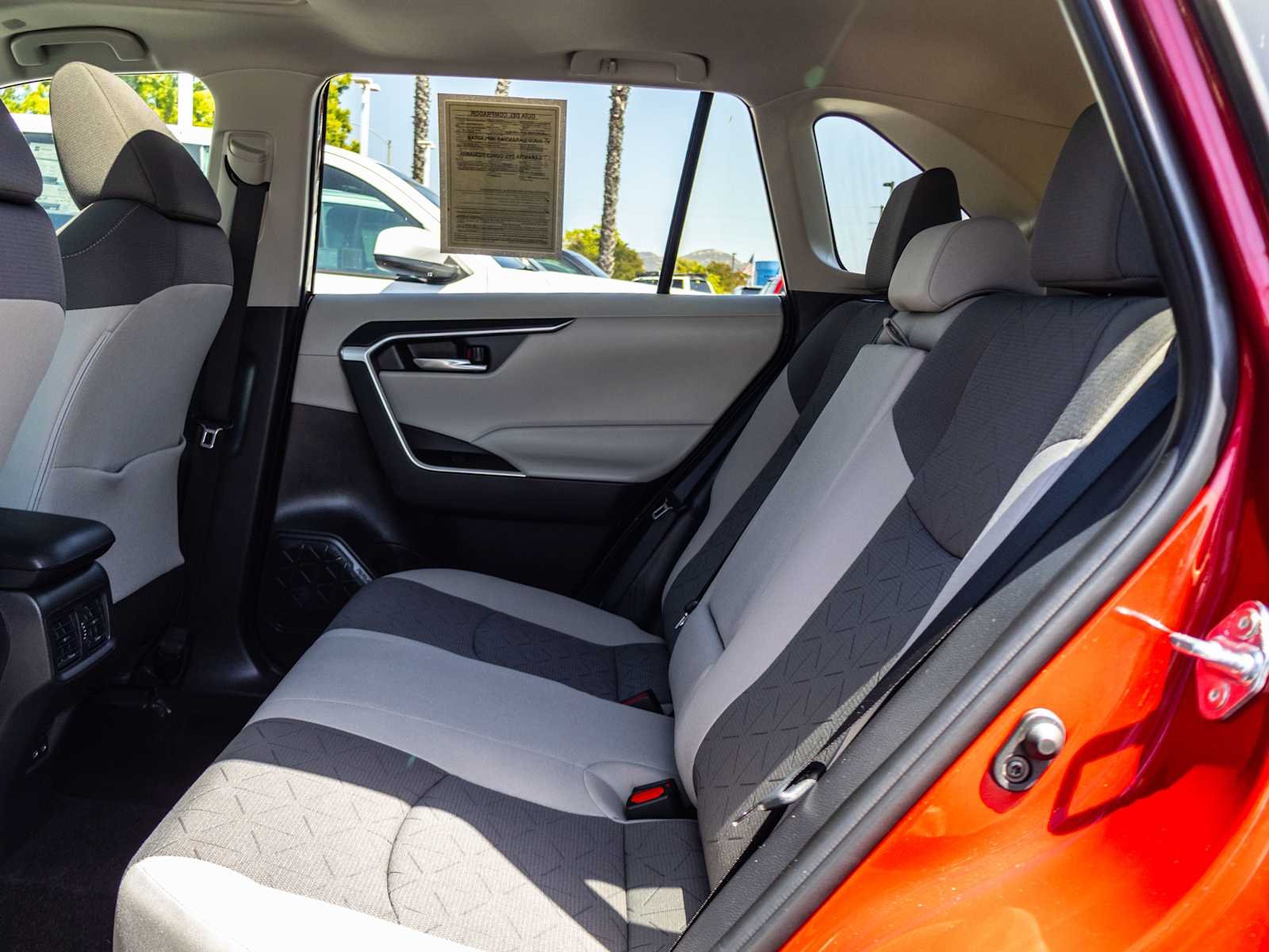 2025 Toyota RAV4 XLE - Photo 16