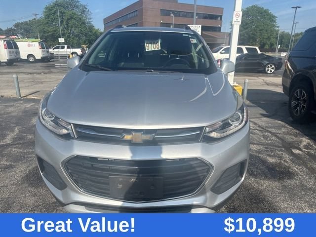 Used 2018 SILVER ICE METALLIC Chevrolet LT image 25