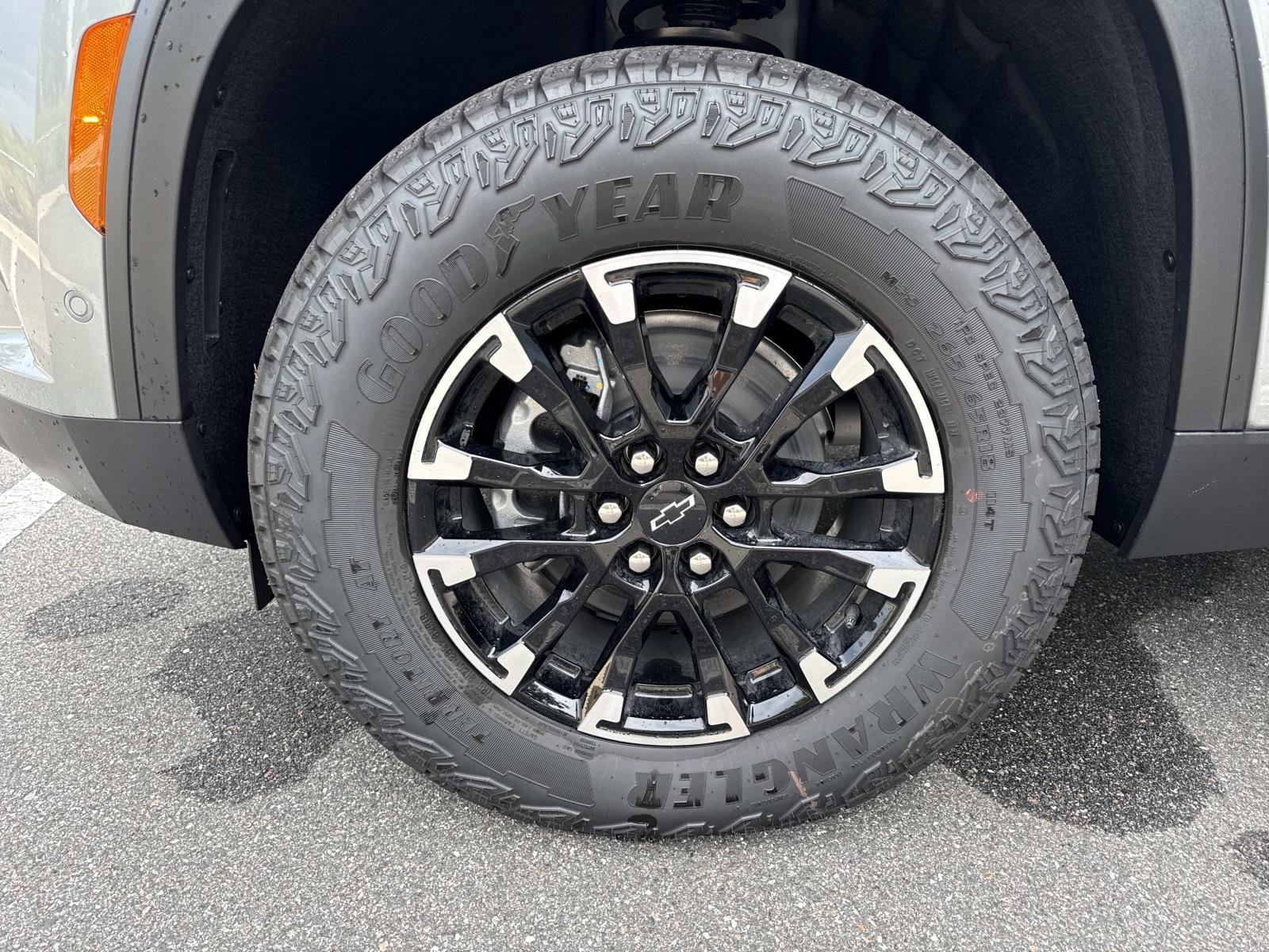 Used 2026 Sterling Gray Metallic Chevrolet Z71 image 33