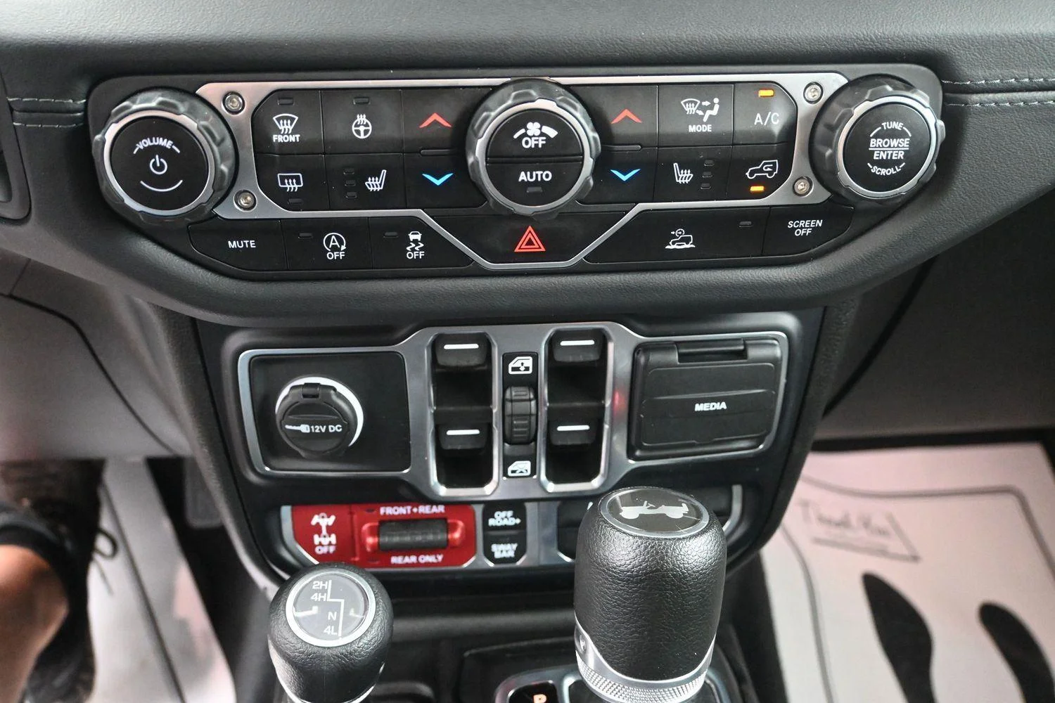 Used 2024 Bright White Jeep Rubicon image 26