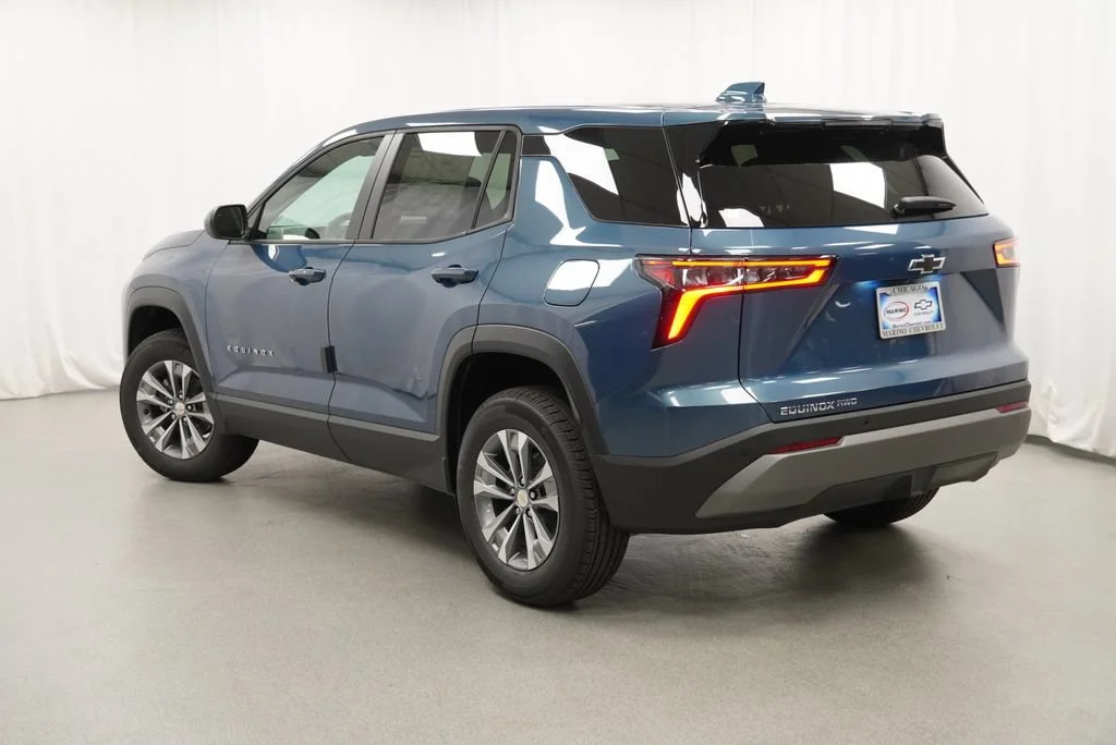 2027 Chevrolet Equinox LT - Photo 5