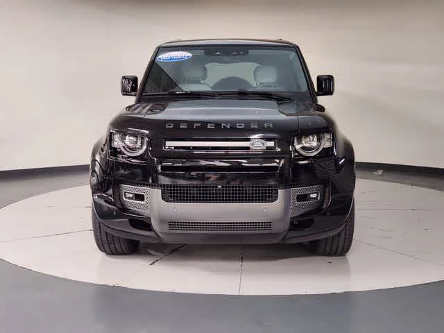 Used 2025 Santorini Black Metallic Land Rover V8 image 9