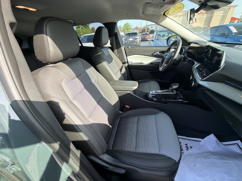 Used 2025 Gray Chevrolet LT image 28