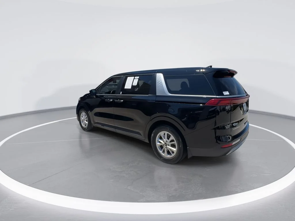 Used 2023 Black Kia LX Seat Package image 6