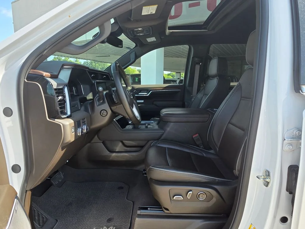Used 2024 White GMC Denali image 12