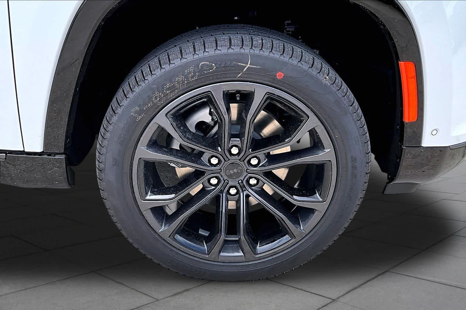 New 2026 Bright White Clear-Coat Exterior Paint Jeep Summit Obsidian image 11