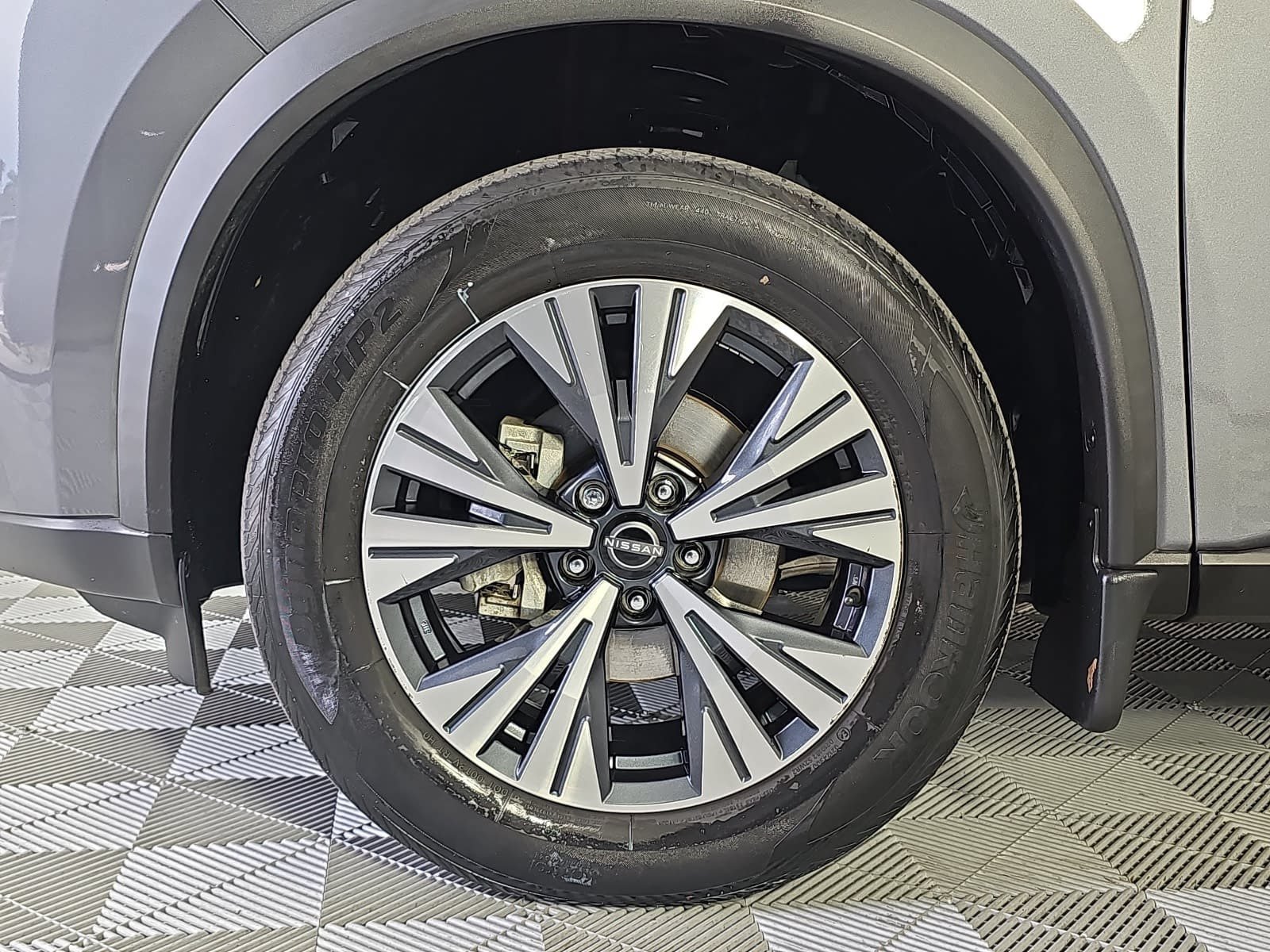 Used 2022 Gray Nissan SV image 10