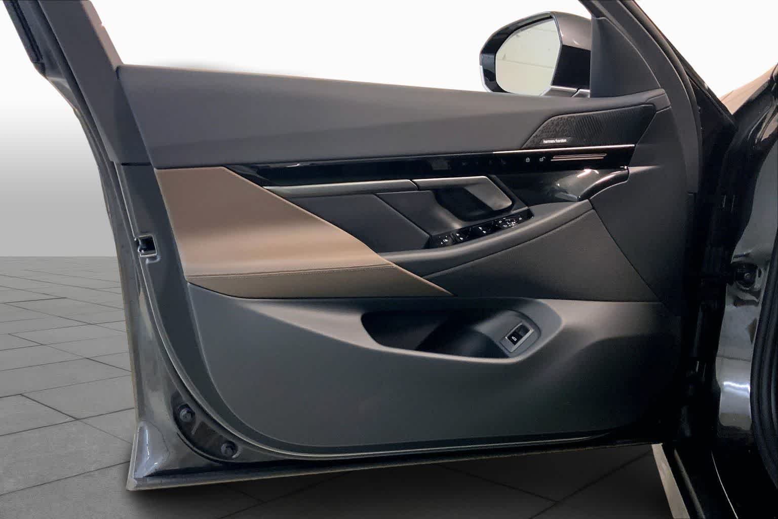 New 2026 Dark Graphite Metallic BMW 530i xDrive image 10