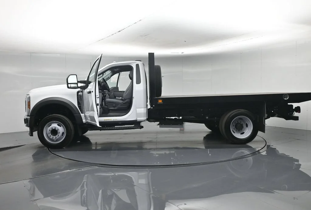 New 2026 Oxford White Ford XL image 4