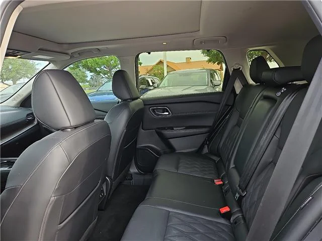 Used 2024 Everest White Pearl Nissan Platinum image 12