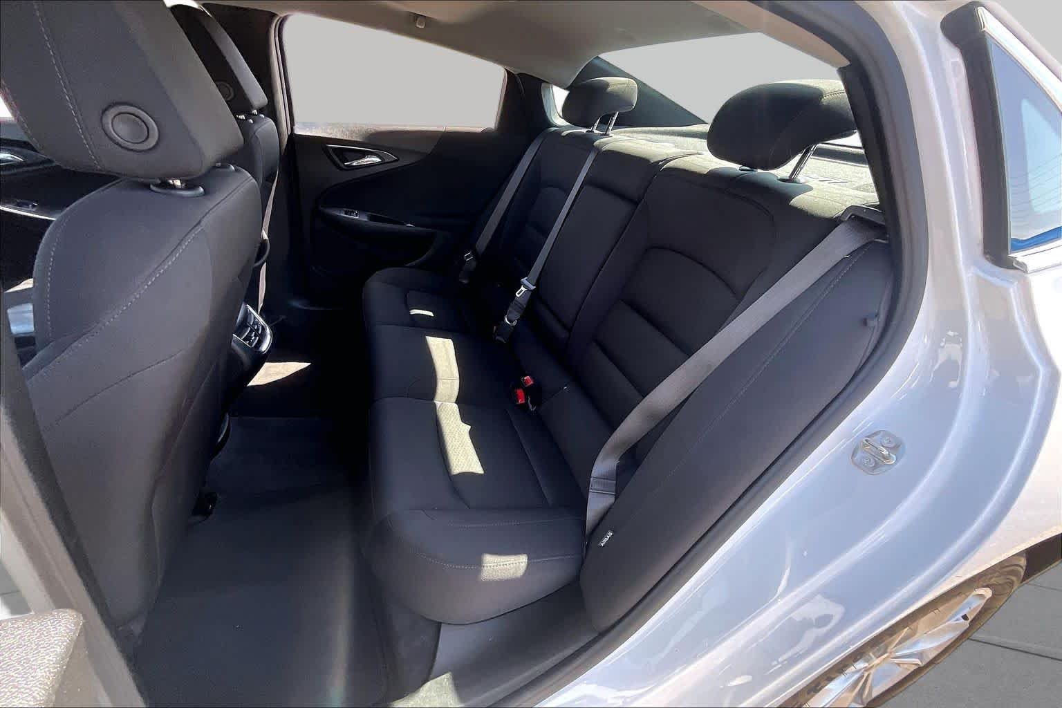 Used 2024 Summit White Chevrolet LT image 21
