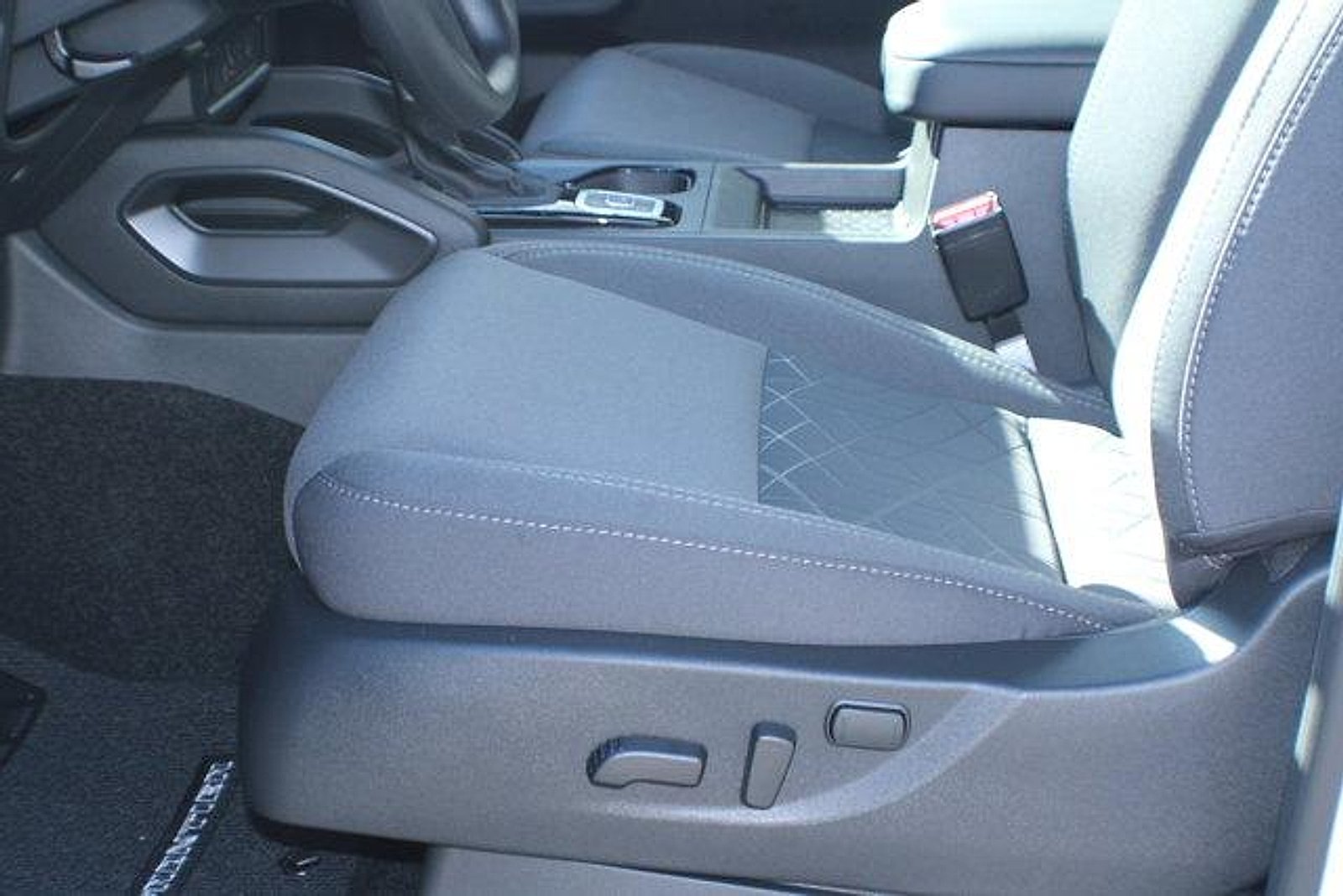 2026 Nissan Frontier SV - Photo 13