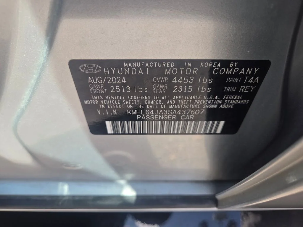 Used 2025 Silver Hyundai SEL image 30