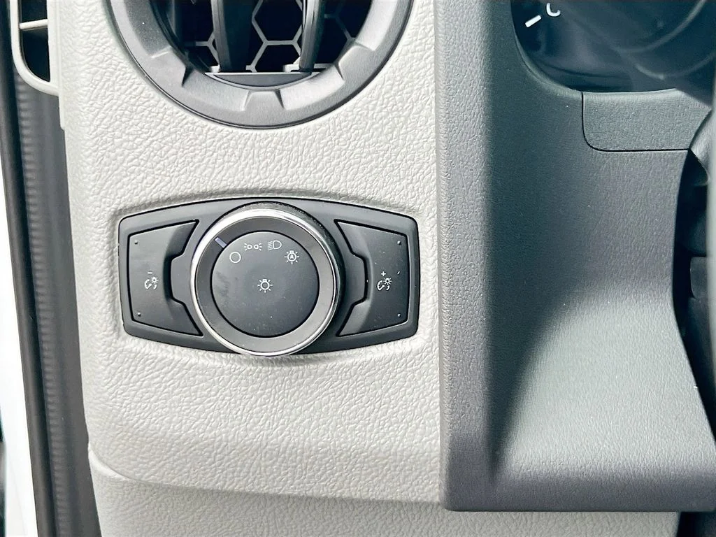 2025 Ford E-Series Cutaway Base - Photo 18