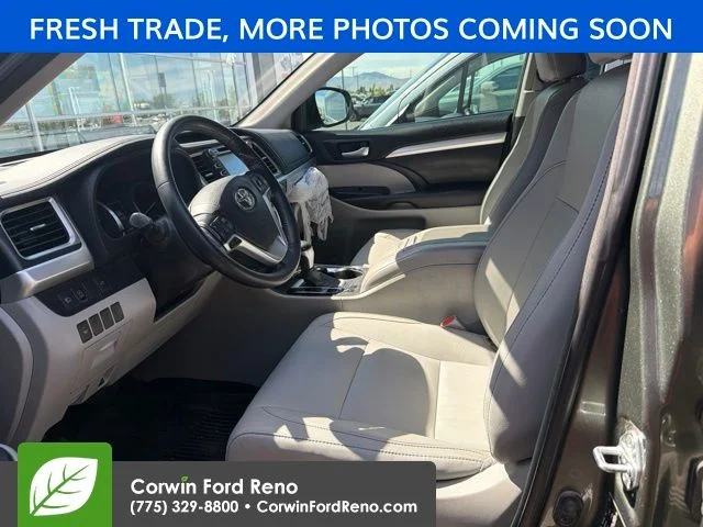 Used 2017 Jade Metallic Toyota XLE image 9