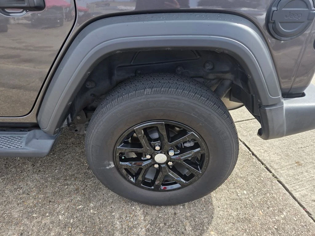 Used 2023 Gray Jeep Sport S image 20