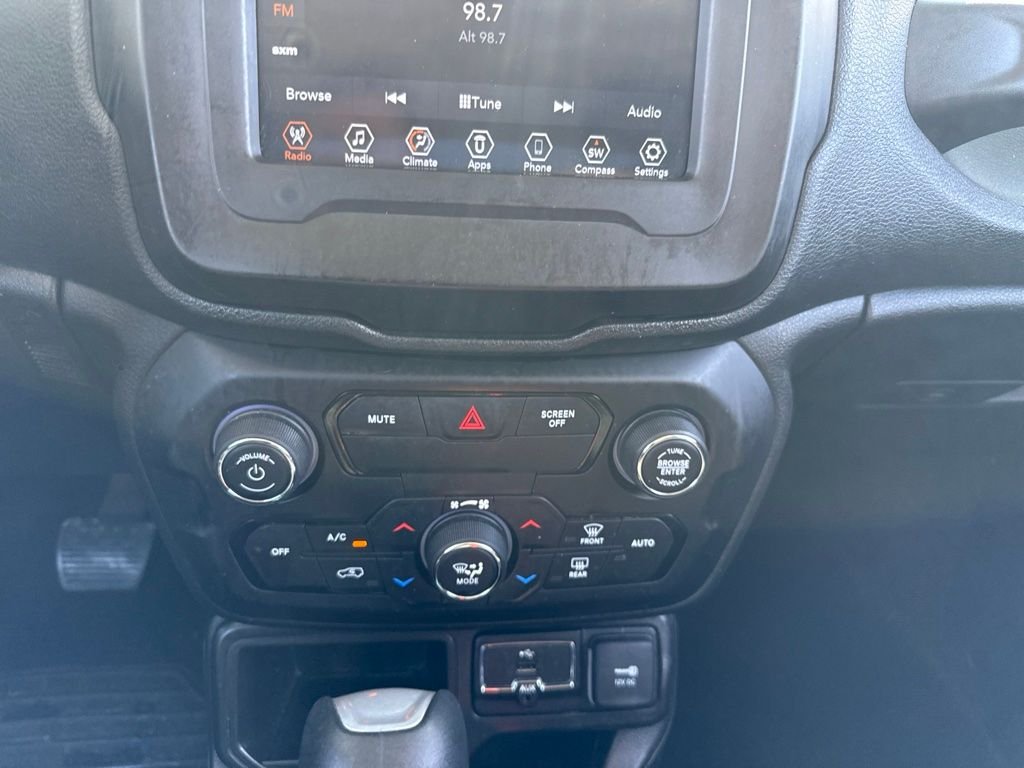 Used 2020 Silver Jeep Latitude image 13