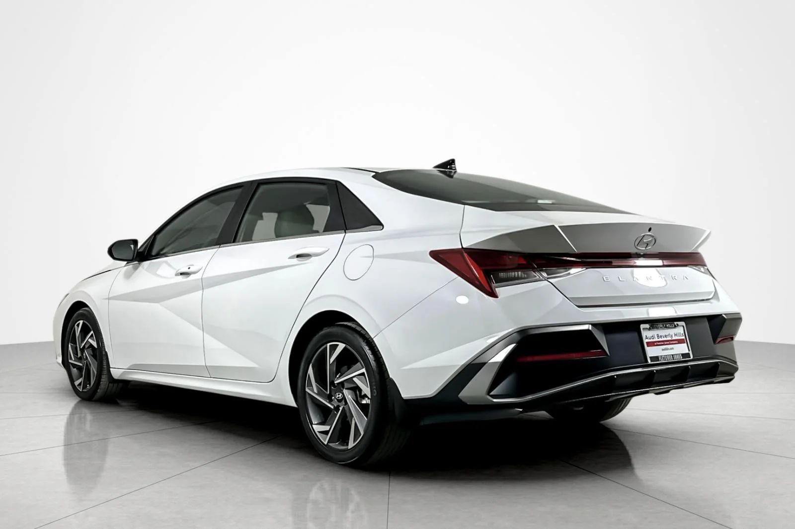 Used 2024 WHITE Hyundai SEL IVT image 3