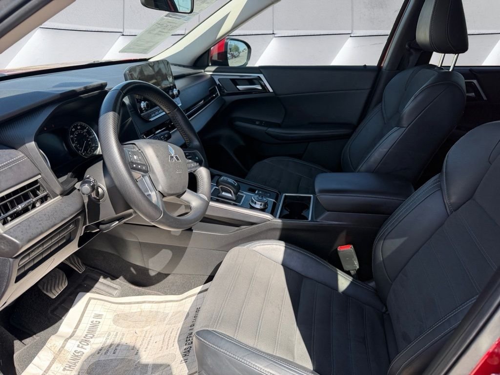 Used 2023  Mitsubishi SE image 9