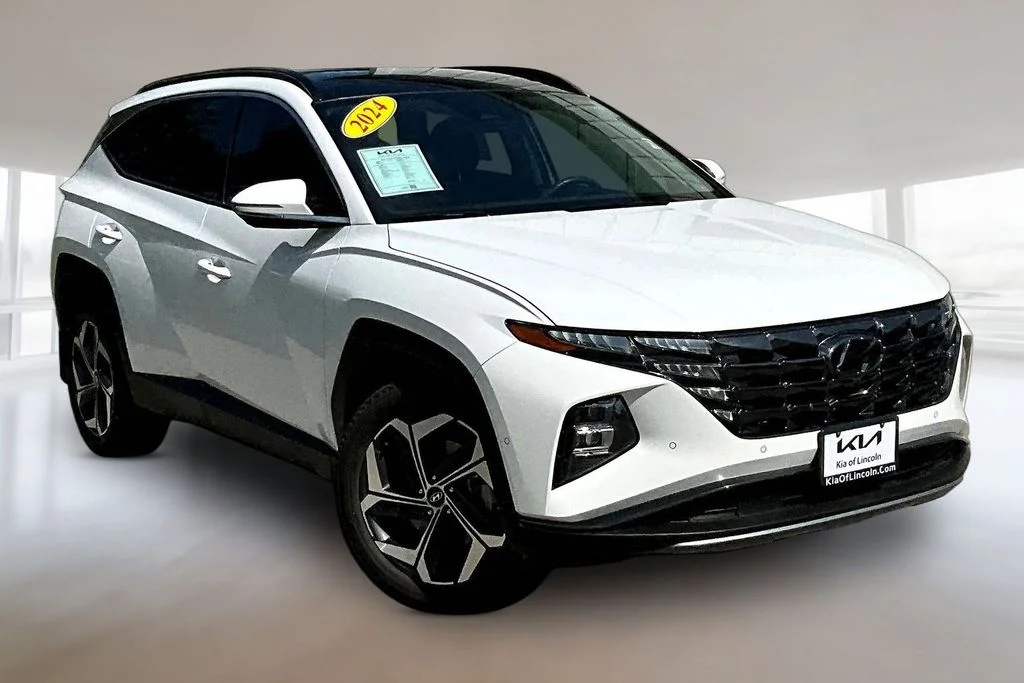 Used 2024 White Pearl Hyundai Limited image 3