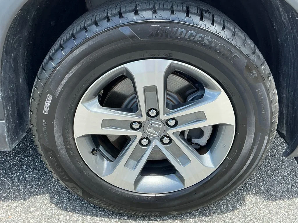 Used 2023 White Honda EX-L image 19