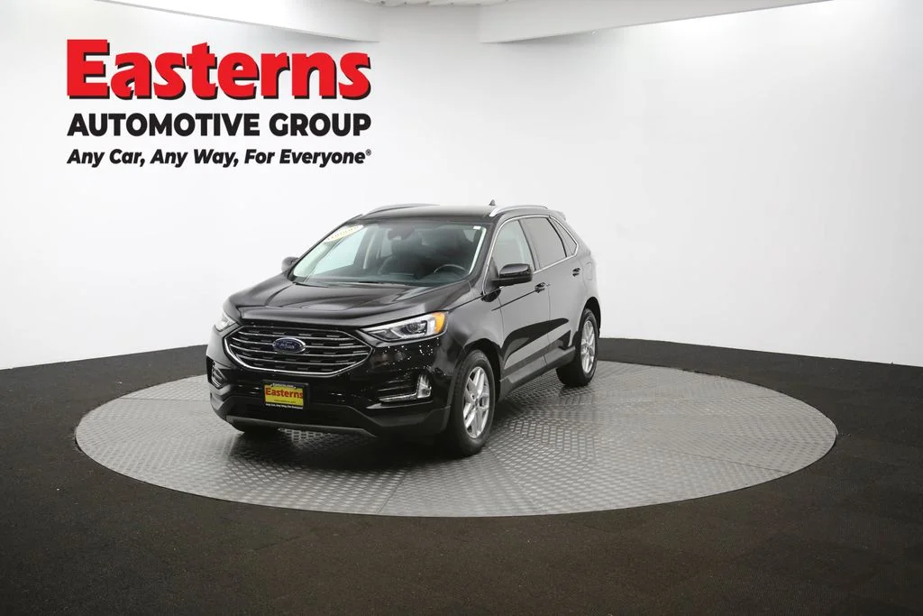 Used 2022 Black Ford SEL image 53