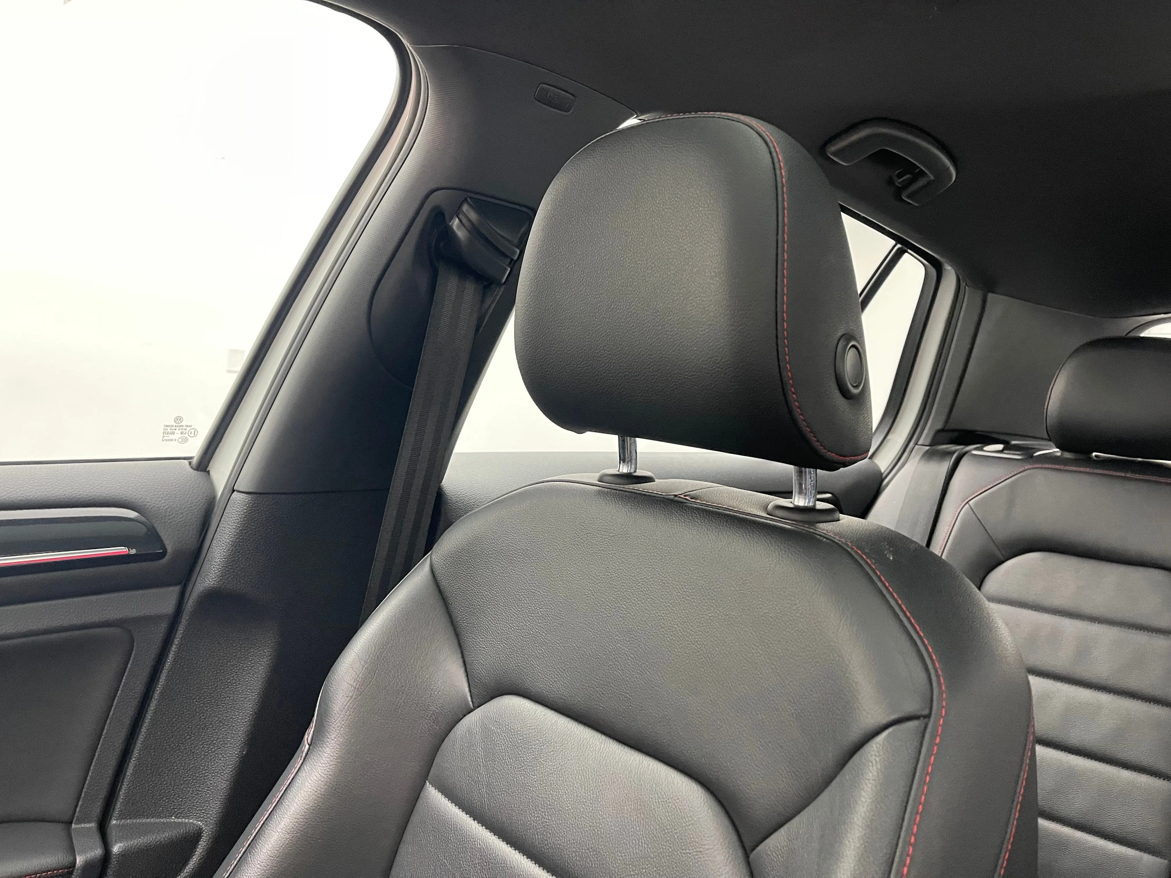 Used 2016 Pure White Volkswagen Autobahn image 41