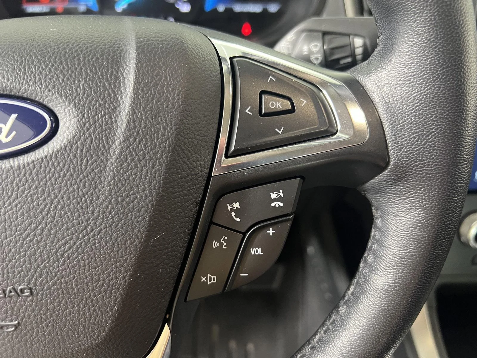 Used 2022 Agate Black Ford SEL image 15