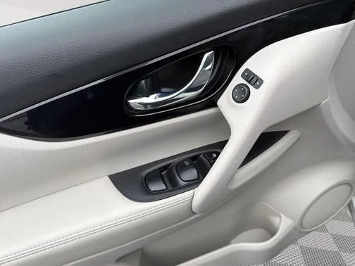 Certified Used 2022 White Nissan SL image 13