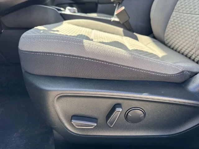 Used 2022 Black Ford SE image 38