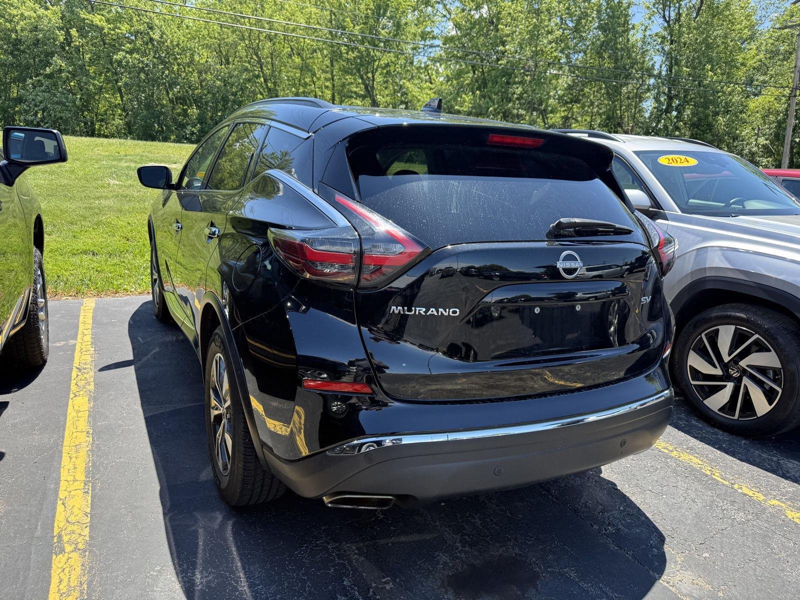 Used 2023  Nissan  image 3