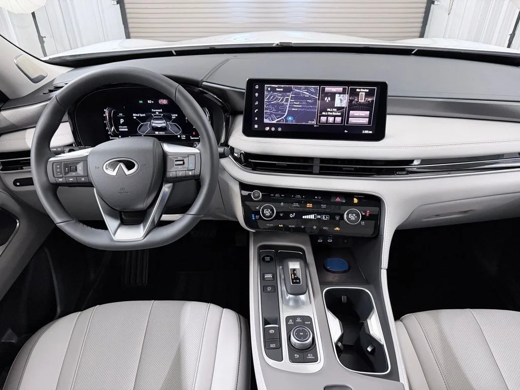 New 2027 RADIANT WHITE INFINITI Luxe FWD image 17