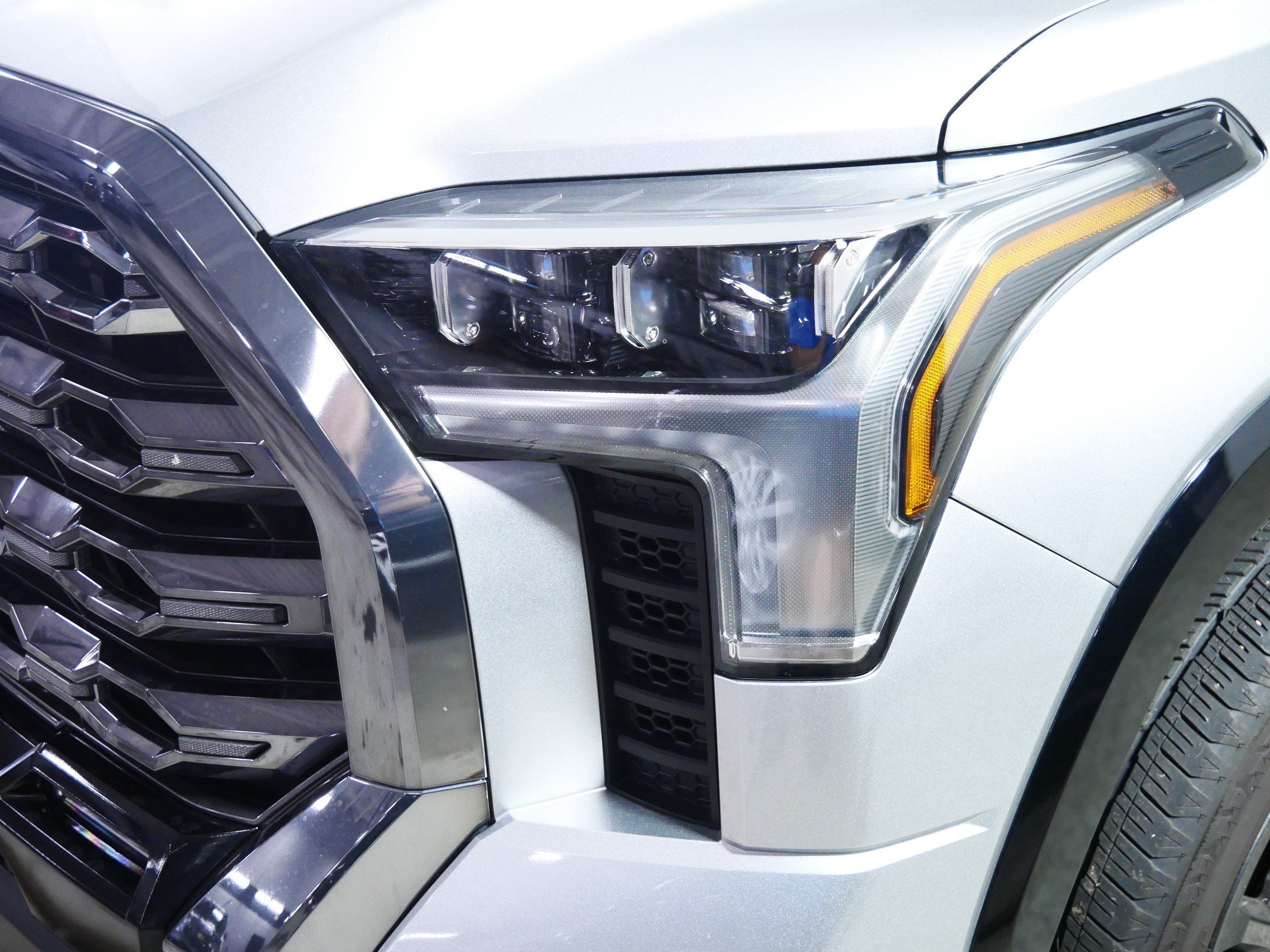 2025 Toyota Tundra Platinum - Photo 16