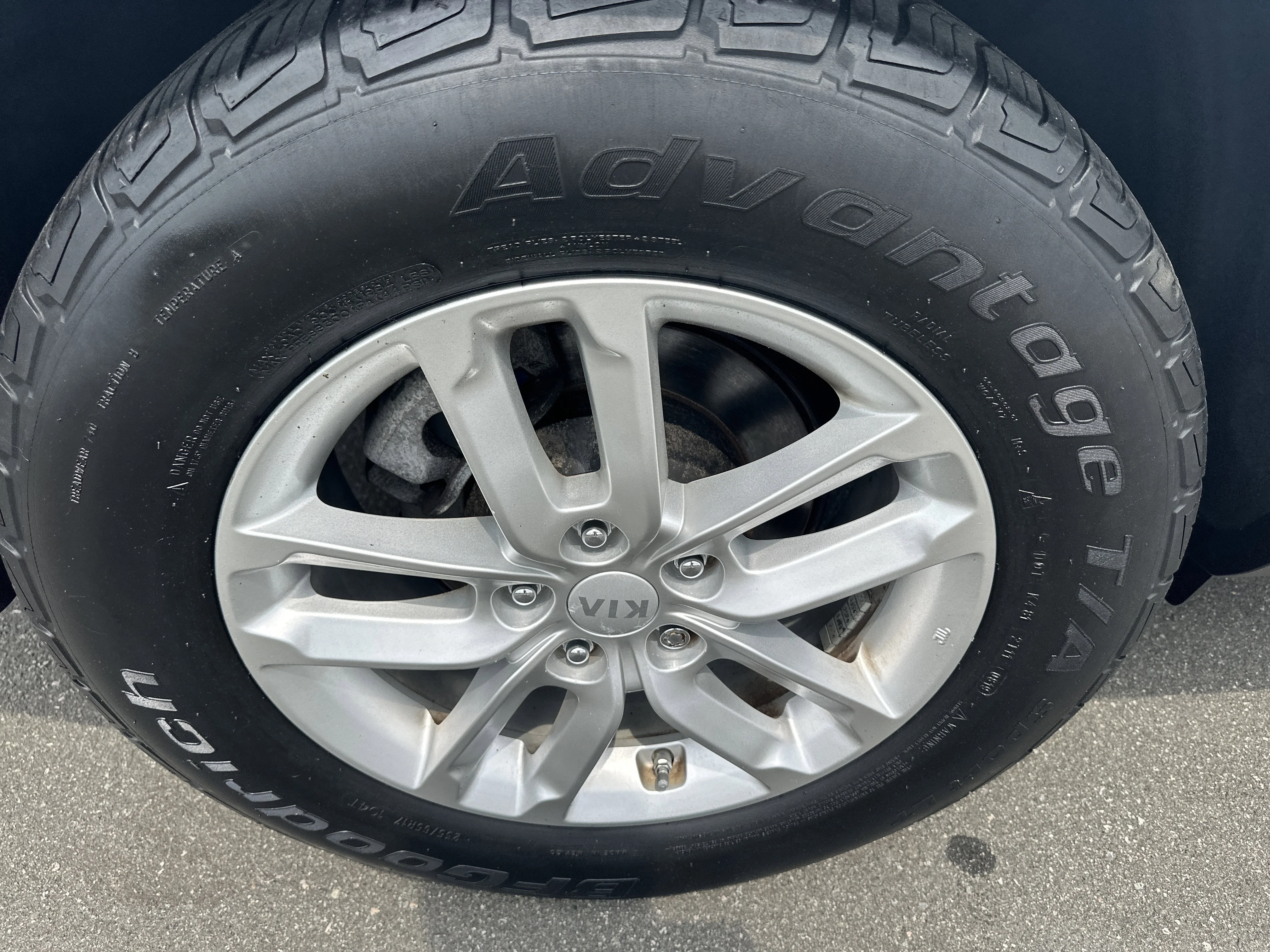 Used 2015 Snow White Pearl Kia LX image 32