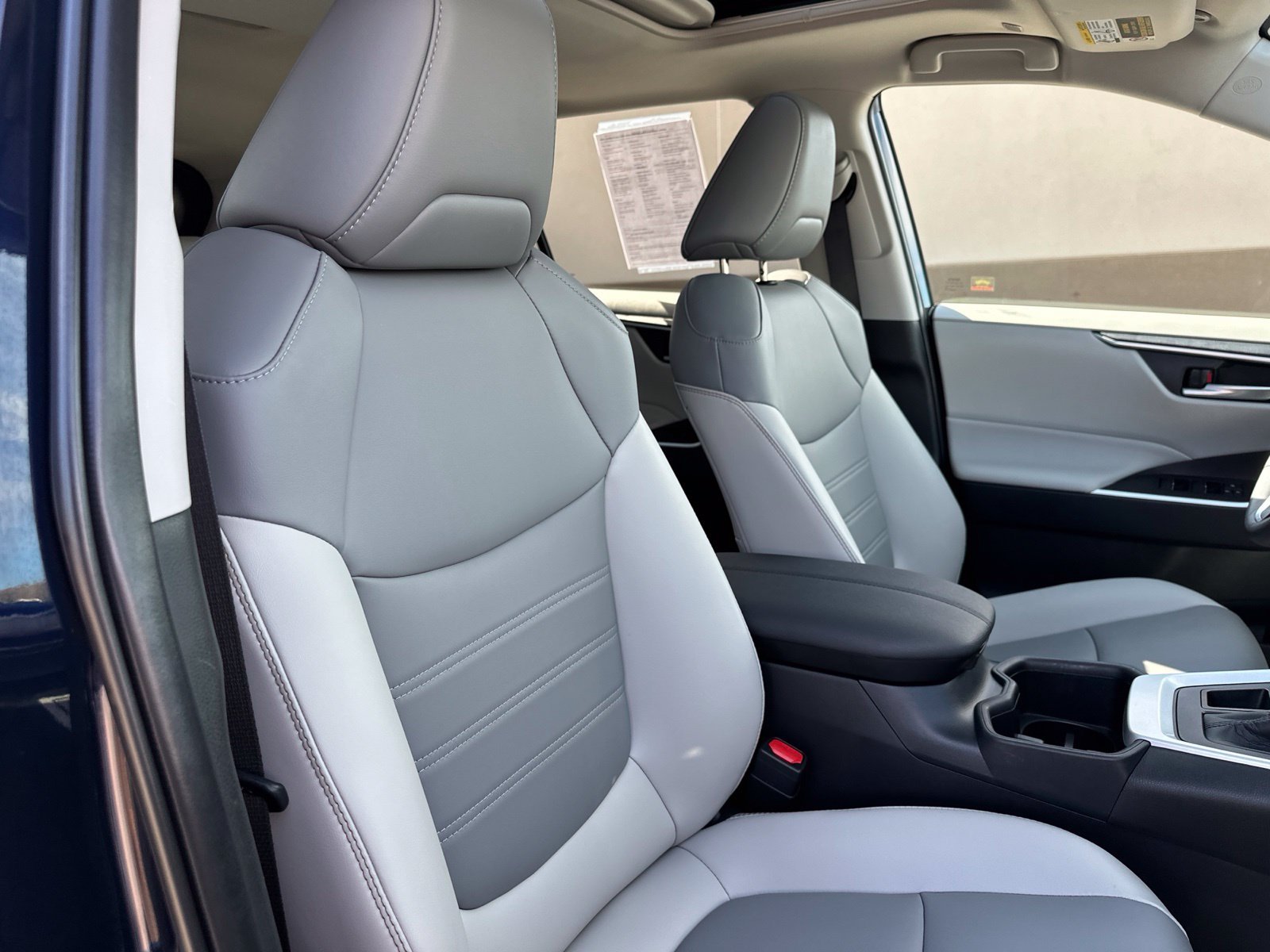 Used 2025 Blue Toyota XLE Premium image 37