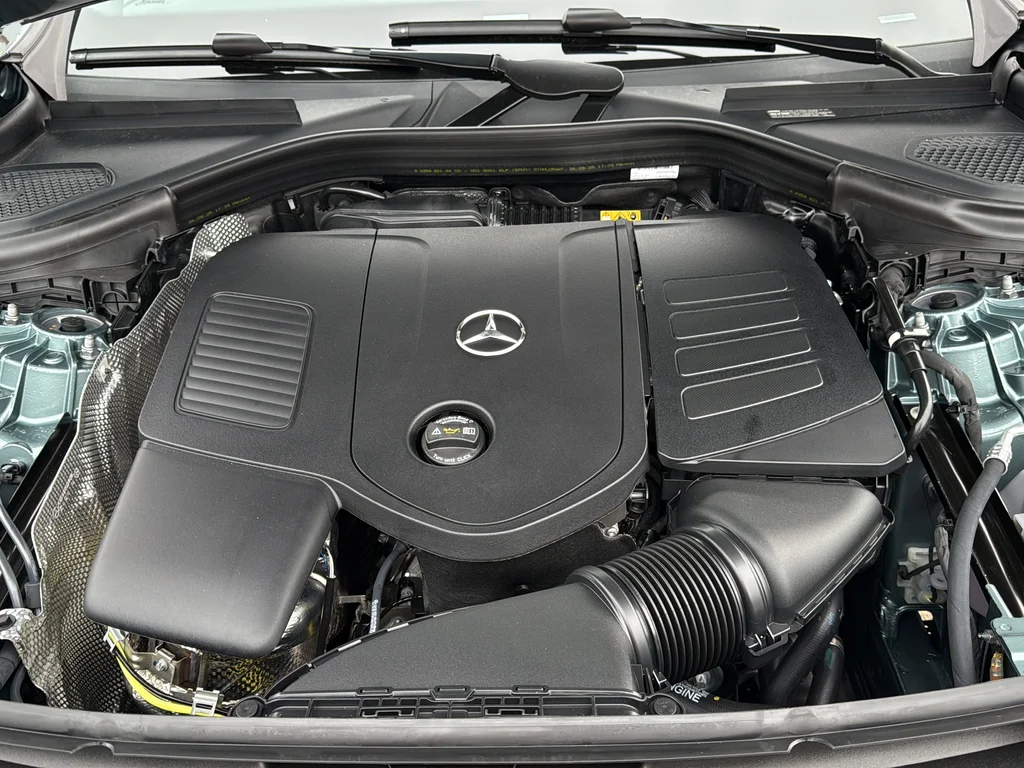 New 2026 Verde Silver Metallic Mercedes-Benz GLC 300 image 23