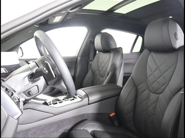 Used 2026 Alpine White BMW xDrive40i image 7