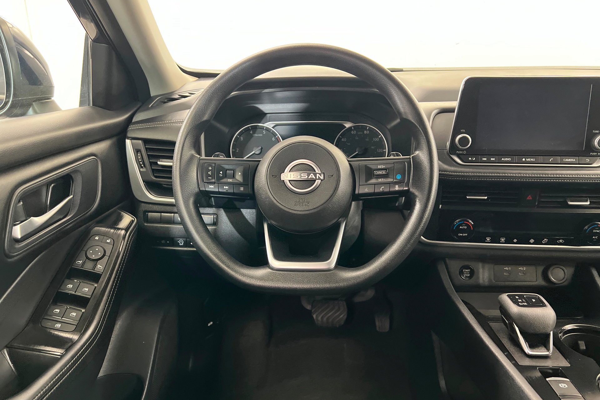 Used 2024 Deep Ocean Blue Pearl Nissan SV image 13