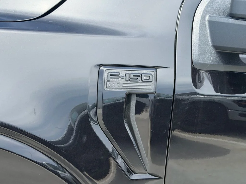 New 2026 Agate Black Metallic Ford XLT image 5