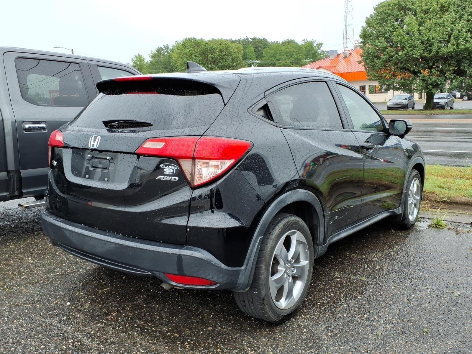 Used 2017 Crystal Black Pearl Honda EX-L Navi image 6