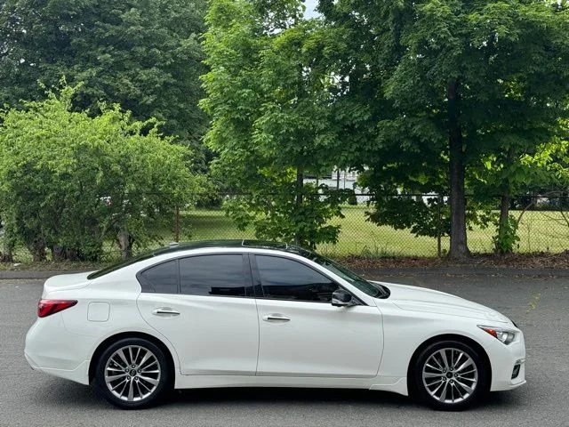 Used 2023 White INFINITI LUXE image 4