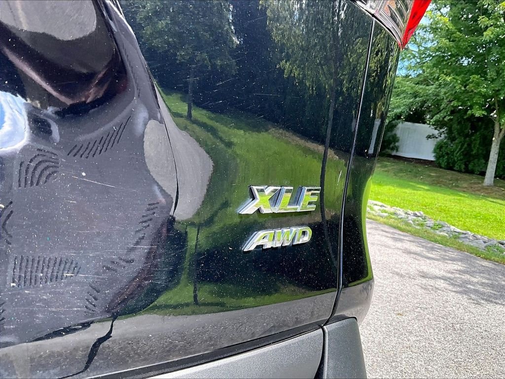 Used 2022 Black Toyota XLE Premium image 29