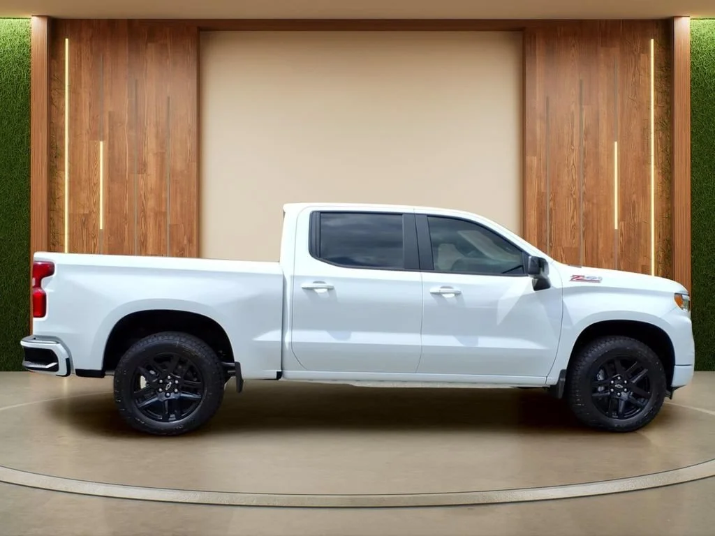 New 2026 Summit White Chevrolet RST image 33