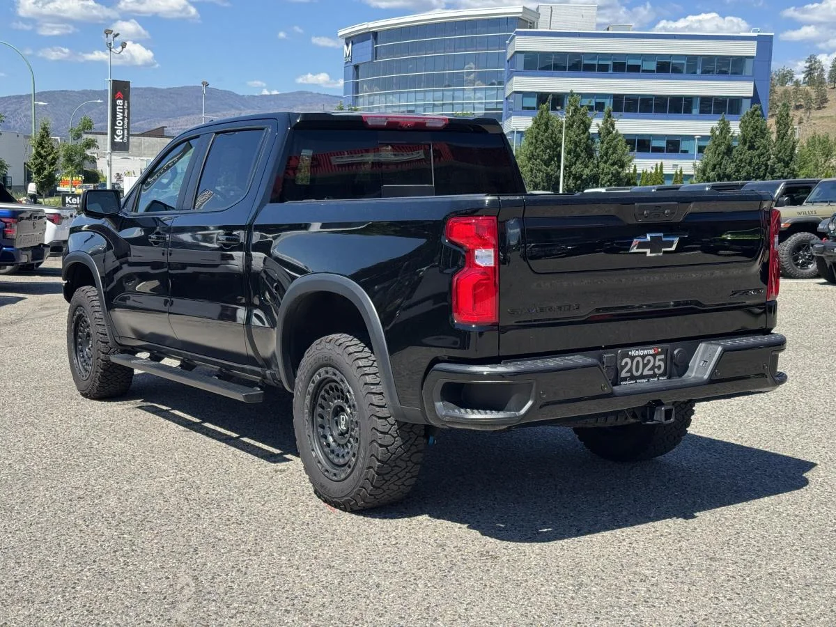 Used 2025 Black Chevrolet ZR2 image 9