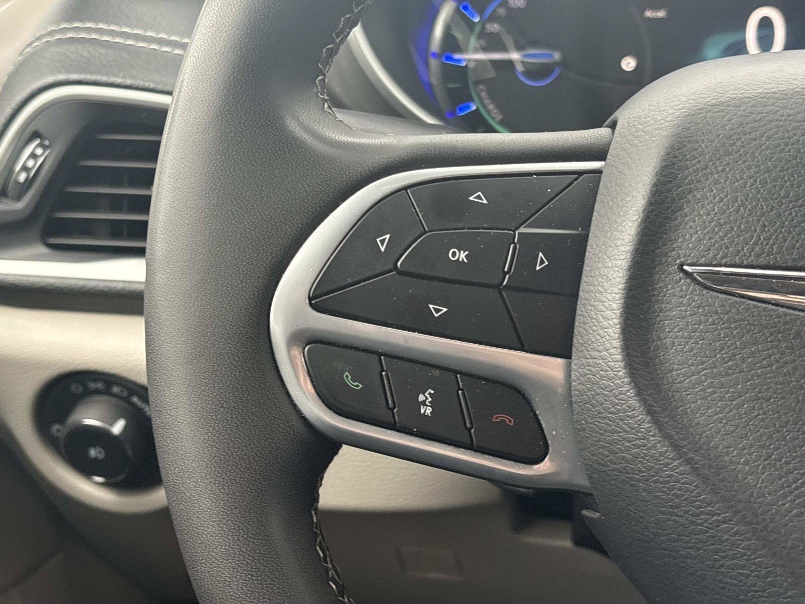 2024 Chrysler Pacifica PHEV Select - Photo 18