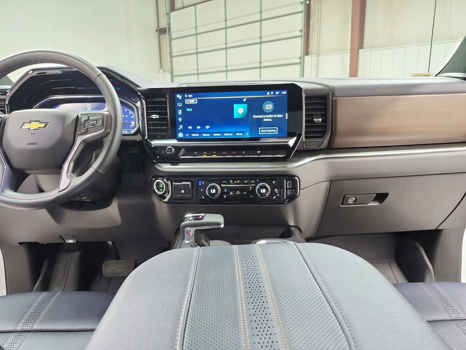Used 2024 Iridescent Pearl Tricoat Chevrolet High Country image 27