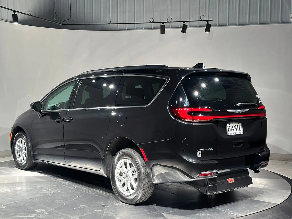 2022 Chrysler Pacifica Touring L - Photo 14